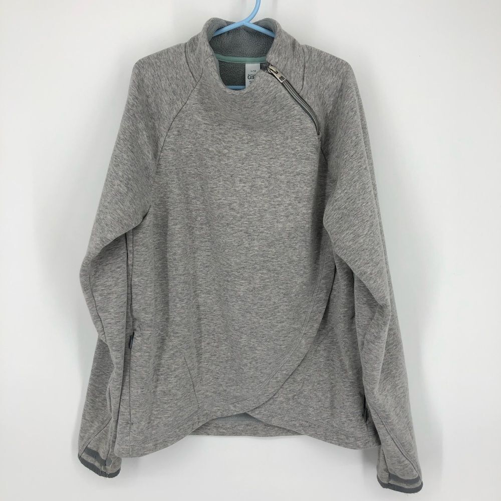 Athleta Girl Sweatshirt Size Large Gray‎ Crossover Furry Interior Zipper Pockets